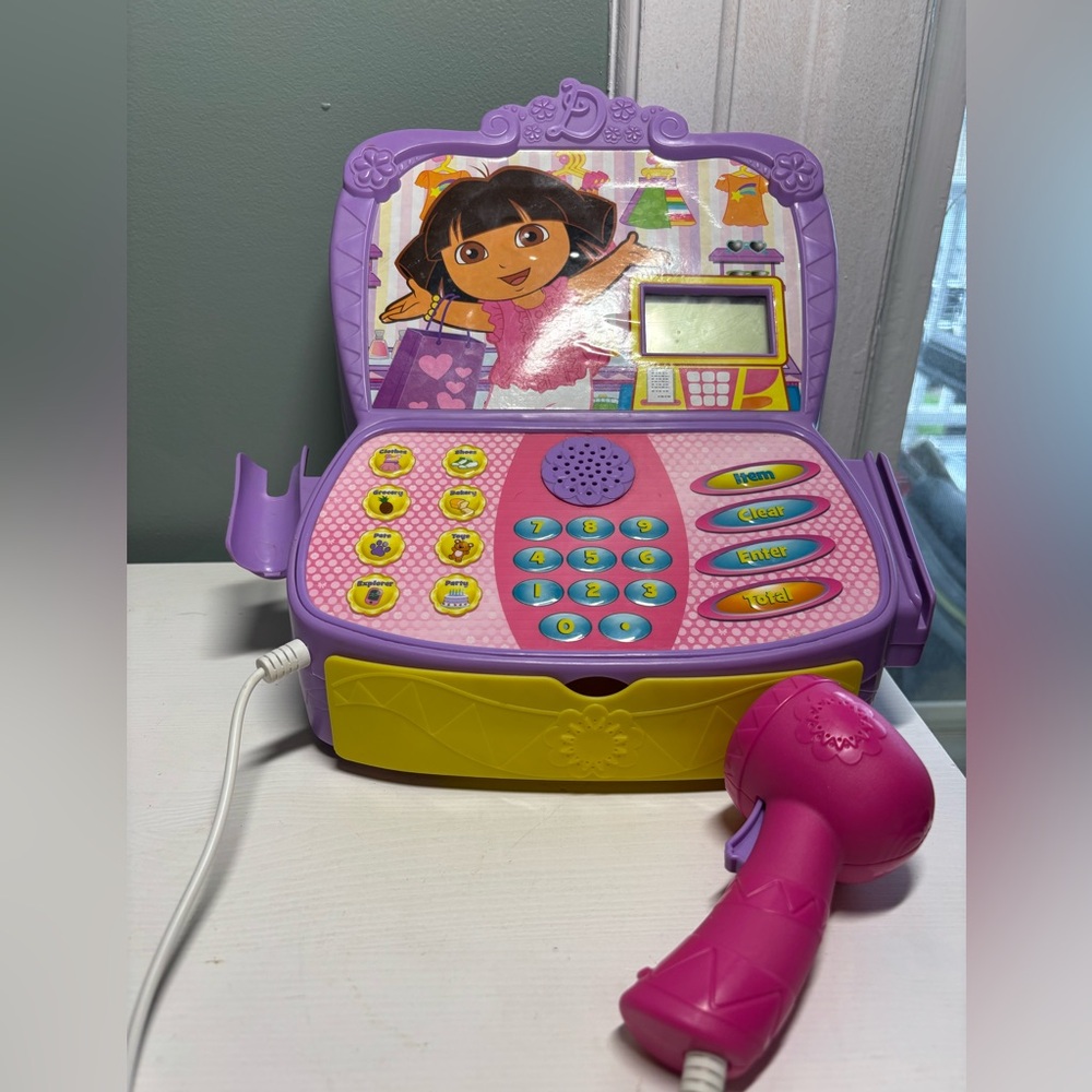 2012 Dora The Explorer Shopping Adventure Talking Cash Register - Works!